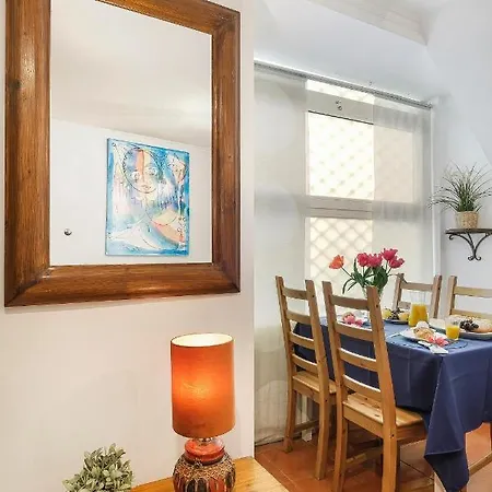 아파트 Host Wise - Lovely Bright Duplex - Prime Location *